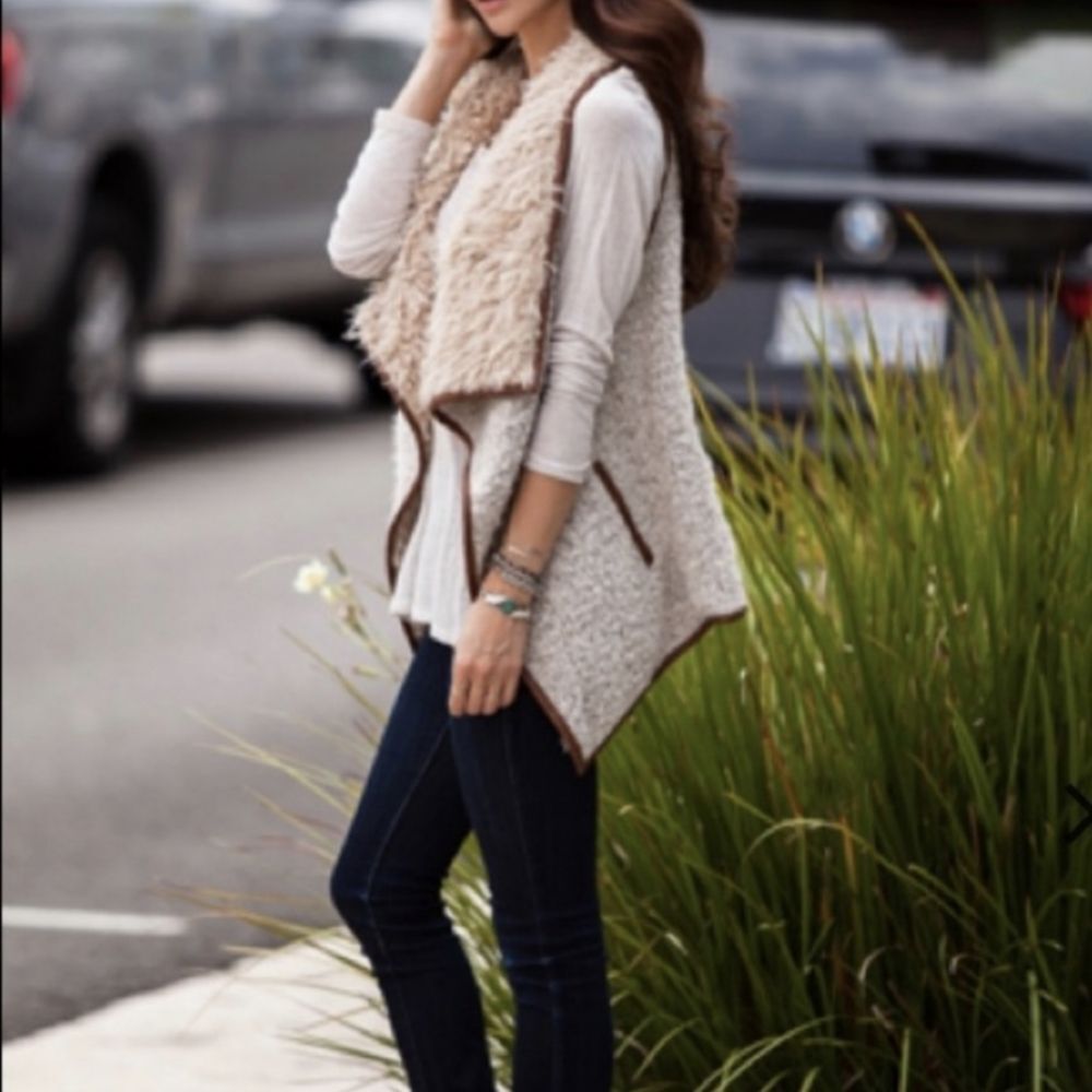 LOVE TREE Cream Open Front Sherpa Waterfall Small